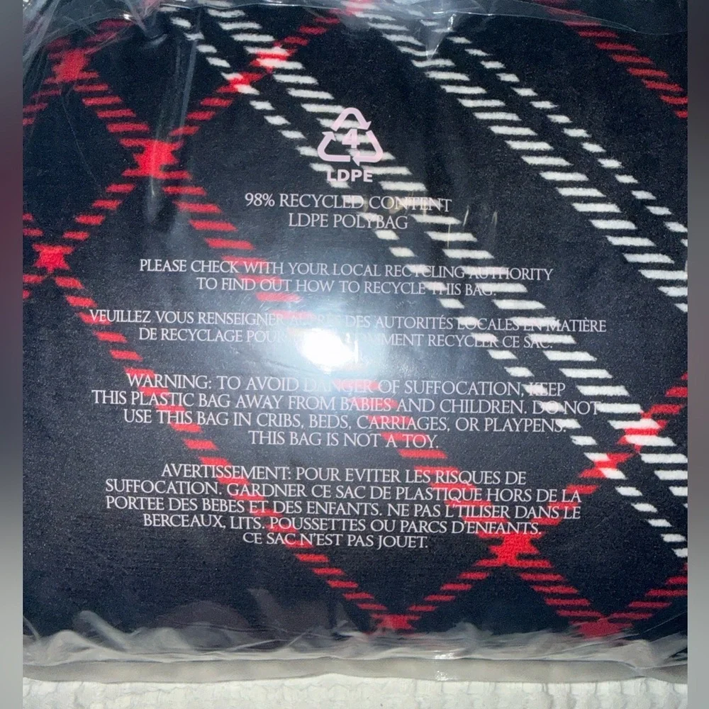 🖤Victoria’s Secret Cozy-Fleece Blanket - Black/Red/White Plaid - NWT - 60” x 50” - Picture 8 of 8